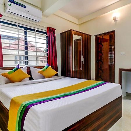 Itsy Hotels Rain Tulsi Stayz, Palarivattom Junction Kochi Exterior photo