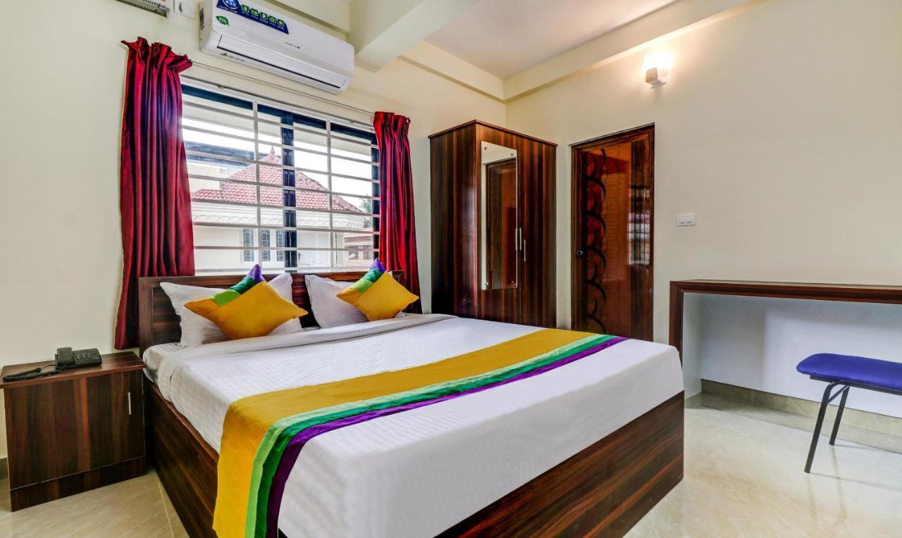 Itsy Hotels Rain Tulsi Stayz, Palarivattom Junction Kochi Exterior photo