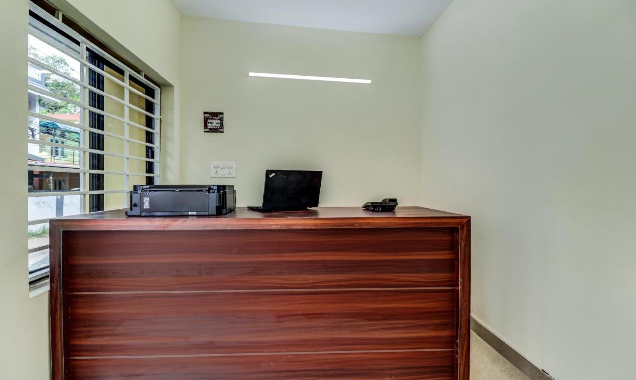 Itsy Hotels Rain Tulsi Stayz, Palarivattom Junction Kochi Exterior photo