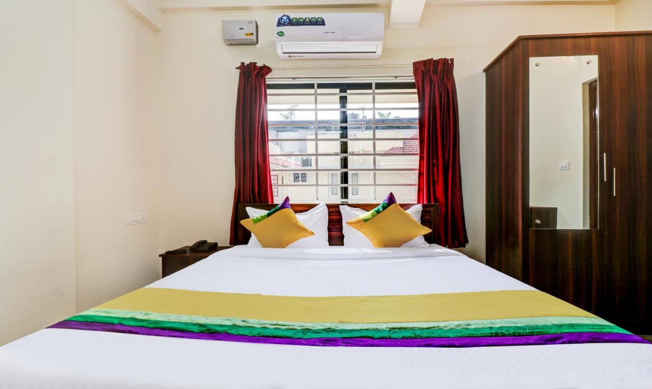 Itsy Hotels Rain Tulsi Stayz, Palarivattom Junction Kochi Exterior photo